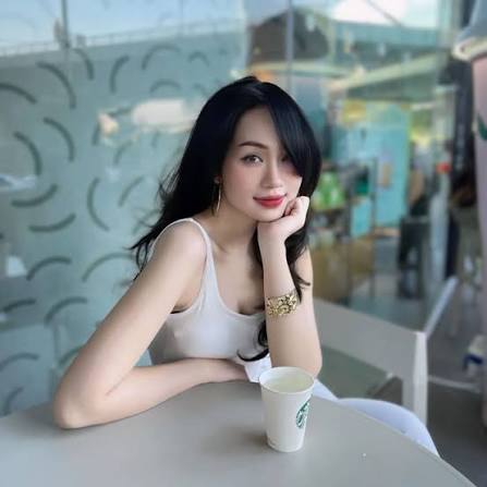 Chị Huyền